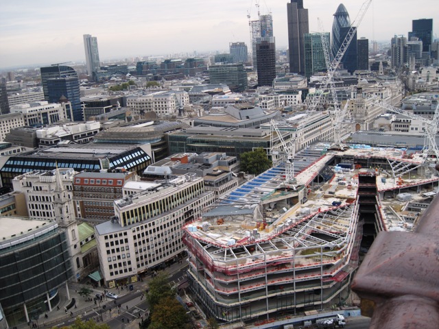 Het uitzicht over Londen vanaf de St Paul´s Kathedraal.
